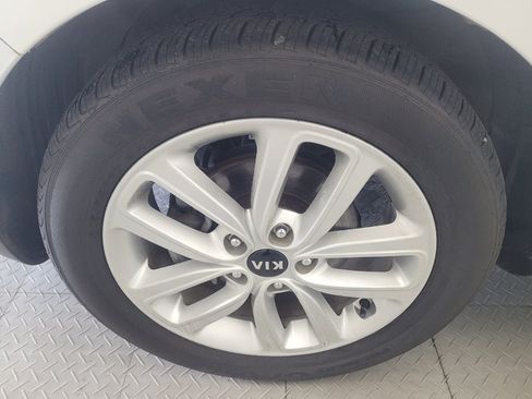 Used 2019 Kia Soul + FWD image 31
