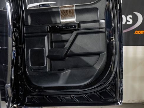 Used 2019 Ford F250 Lariat w/ Lariat Ultimate Package AWD/4WD image 38