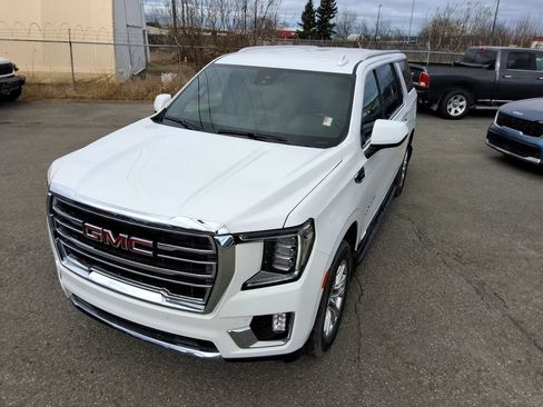 Used 2023 GMC Yukon XL SLT AWD/4WD image 1