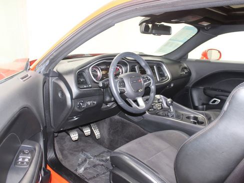 Used 2016 Dodge Challenger R/T Scat Pack w/ Leather Interior Group image 23