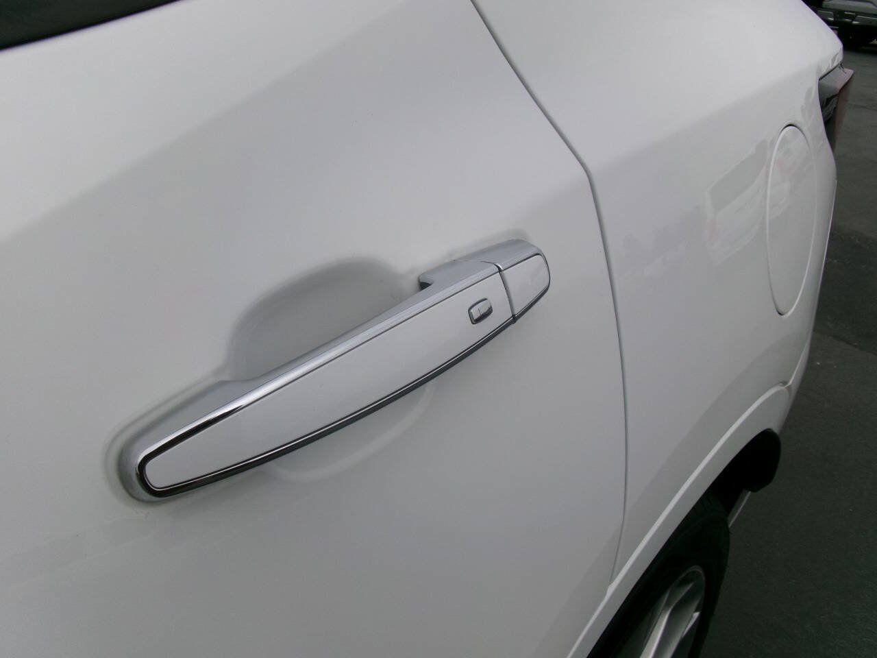 Used 2019 Chevrolet Blazer Premier w/ Sun and Wheels Package AWD/4WD image 9