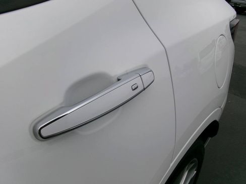 Used 2019 Chevrolet Blazer Premier w/ Sun and Wheels Package AWD/4WD image 9