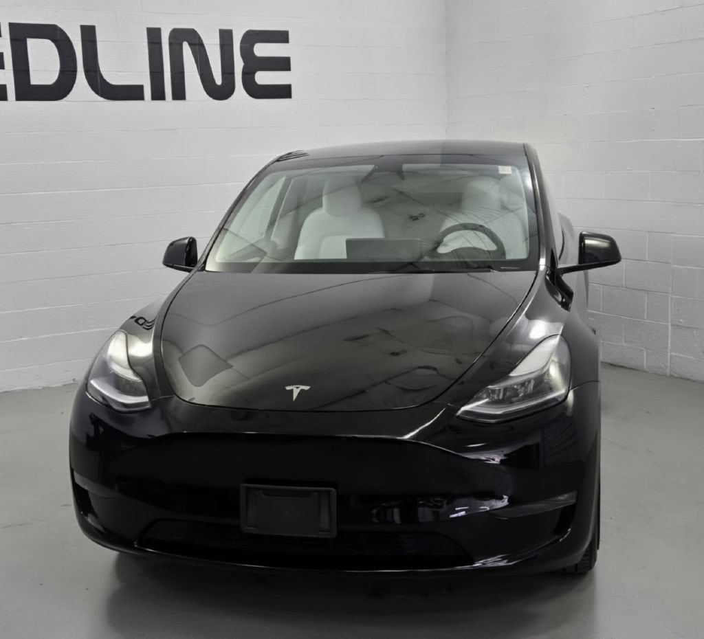 Used 2023 Tesla Model Y AWD image 3