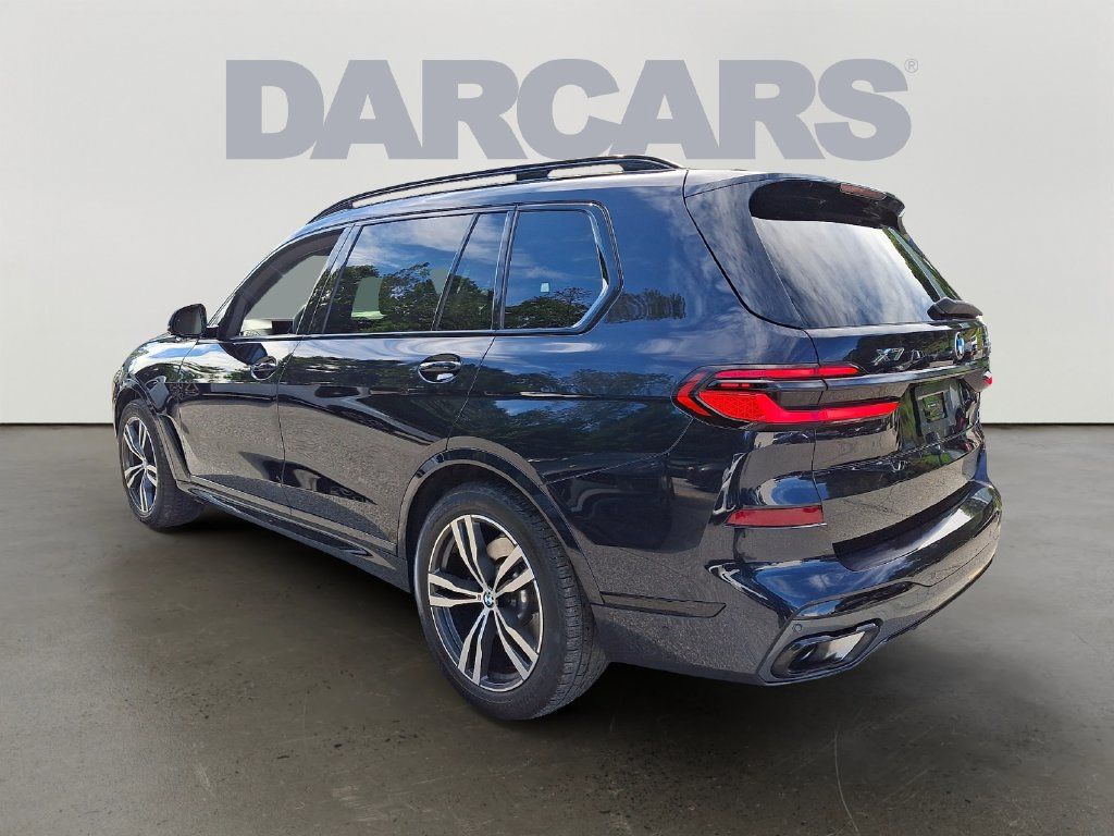 Used 2025 BMW X7 xDrive40i w/ M Sport Package AWD/4WD image 4