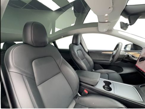 Used 2025 Tesla Model Y Long Range RWD image 28
