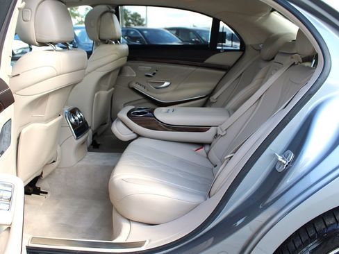 Used 2014 Mercedes-Benz S 550 Sedan image 19