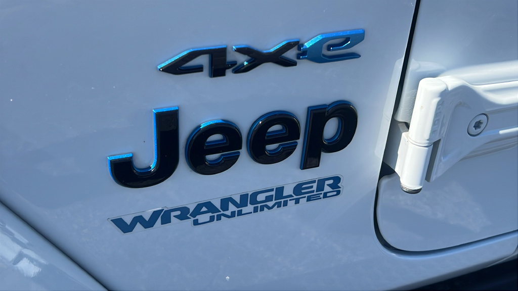Used 2021 Jeep Wrangler Unlimited Sahara AWD/4WD image 13