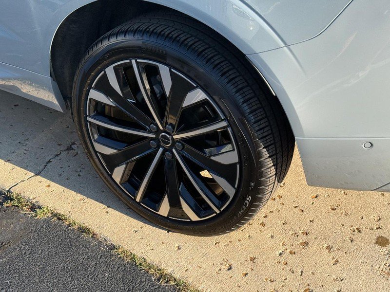 Certified 2026 Volvo XC60 B5 Ultra AWD/4WD image 8