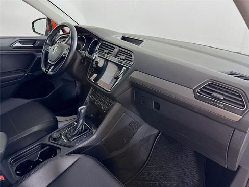 Used 2018 Volkswagen Tiguan SE w/ Panoramic Sunroof Package AWD/4WD image 29