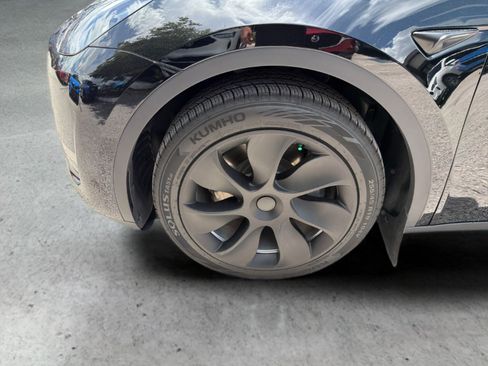 Used 2024 Tesla Model Y Long Range AWD/4WD image 10
