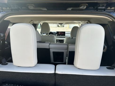 Used 2025 Mitsubishi Outlander SEL image 12