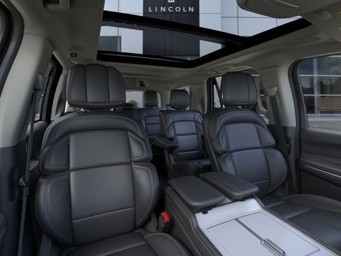 New 2026 Lincoln Navigator Reserve AWD/4WD image 10