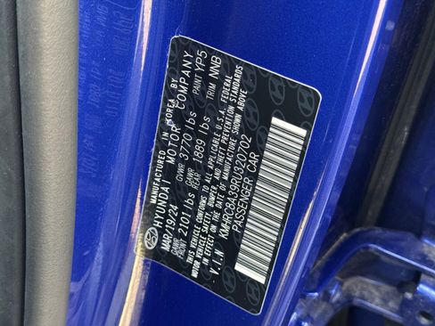 Used 2024 Hyundai Venue SEL image 35