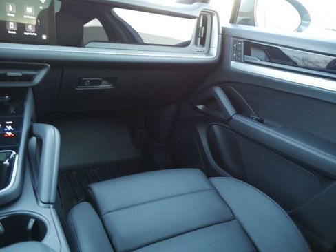 Used 2024 Porsche Cayenne image 41