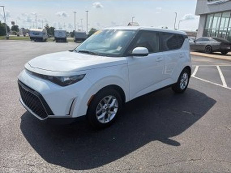 Used 2024 Kia Soul LX w/ Option Group 015 FWD image 8