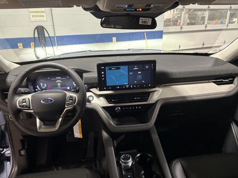 New 2026 Ford Explorer Active image 13