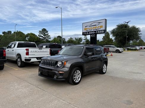 Used 2020 Jeep Renegade Latitude FWD image 3