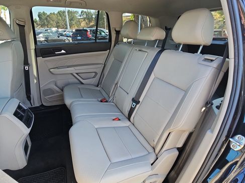 Used 2023 Volkswagen Atlas SE w/ Panoramic Sunroof Package FWD image 16