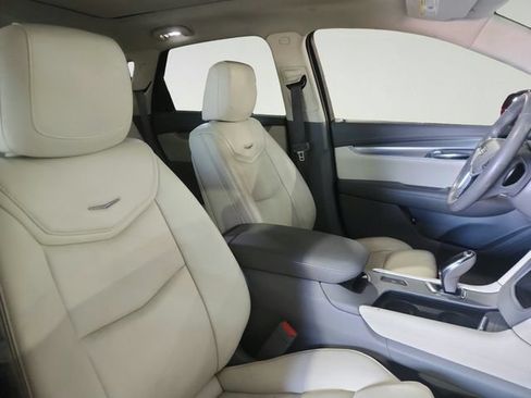 Used 2017 Cadillac XT5 Luxury FWD image 24