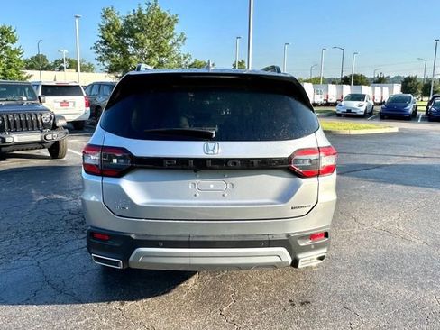 Used 2025 Honda Pilot Touring image 6