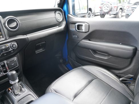 Used 2022 Jeep Wrangler Unlimited Sahara w/ Cold Weather Group AWD/4WD image 12