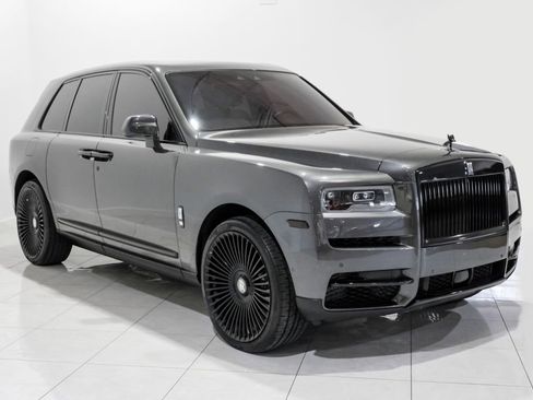 Used 2022 Rolls-Royce Cullinan w/ Cullinan Package AWD/4WD image 3