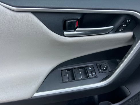 Certified 2020 Toyota RAV4 Limited AWD/4WD image 11