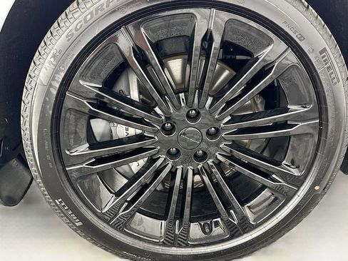 New 2026 Land Rover Range Rover Long Wheelbase SE image 31