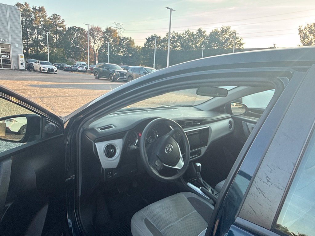 Used 2019 Toyota Corolla LE FWD image 5