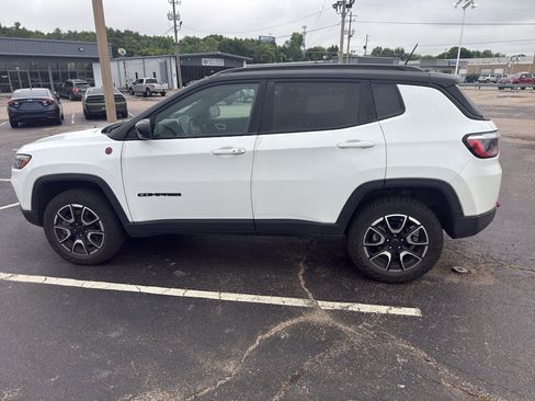Used 2025 Jeep Compass Trailhawk AWD/4WD image 1