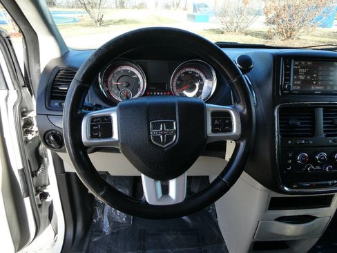 Used 2015 Dodge Grand Caravan SE w/ Quick Order Package 29E SE image 11