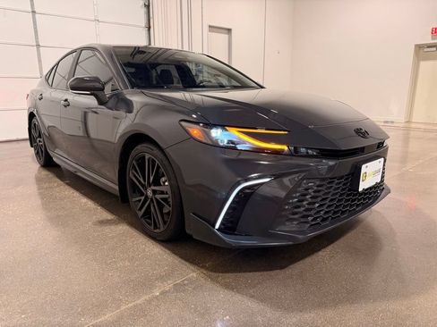 Used 2025 Toyota Camry XSE FWD image 3