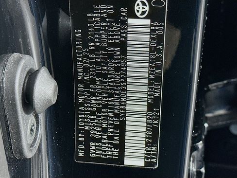 Used 2025 Toyota Corolla LE image 12