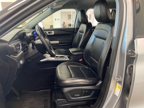Certified 2021 Ford Explorer XLT w/ Equipment Group 202A image 17