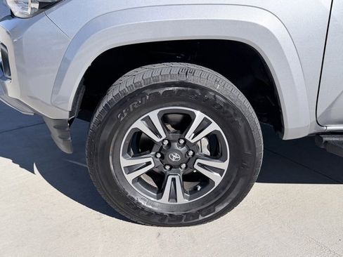 Used 2017 Toyota Tacoma TRD Off-Road image 33
