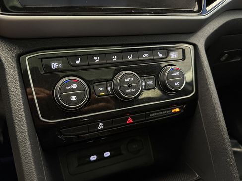 Certified 2022 Volkswagen Atlas Cross Sport SE w/ Panoramic Sunroof Package FWD image 21