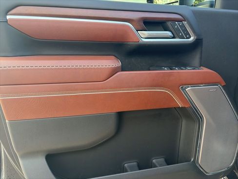 Used 2024 GMC Sierra 3500 Denali Ultimate AWD/4WD image 10