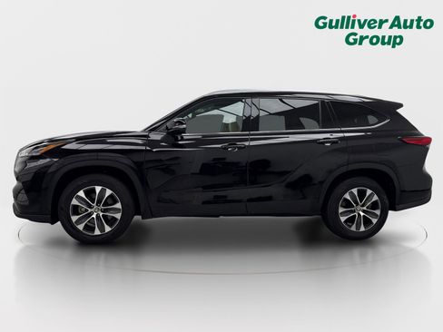 Used 2021 Toyota Highlander XLE FWD image 3