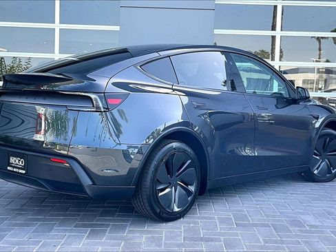 Used 2026 Tesla Model Y Long Range RWD image 12