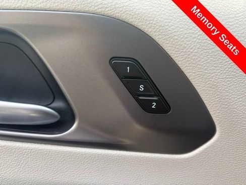 Used 2024 Chrysler Pacifica Touring-L FWD image 33