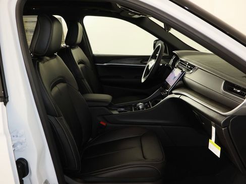 New 2025 Jeep Grand Cherokee Limited image 19