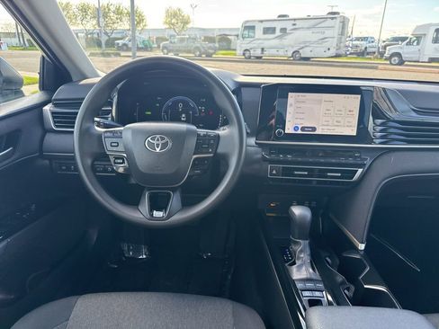 Used 2025 Toyota Camry LE image 22