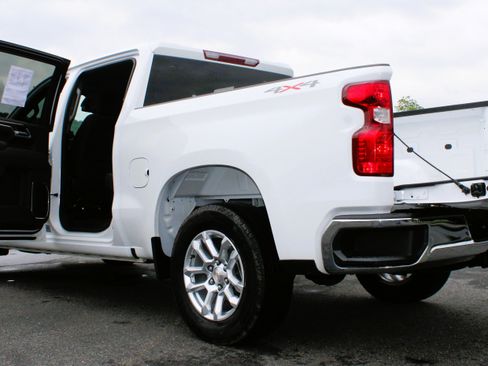 Used 2025 Chevrolet Silverado 1500 LT AWD/4WD image 16