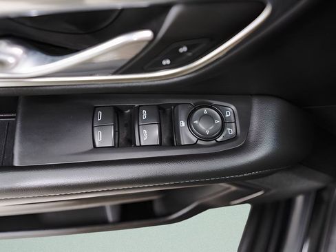 Used 2023 GMC Yukon XL SLE image 24