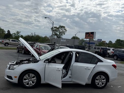 Used 2014 Chevrolet Cruze LS image 19