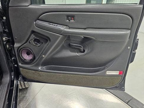 Used 2004 Chevrolet Silverado 2500 LS image 33