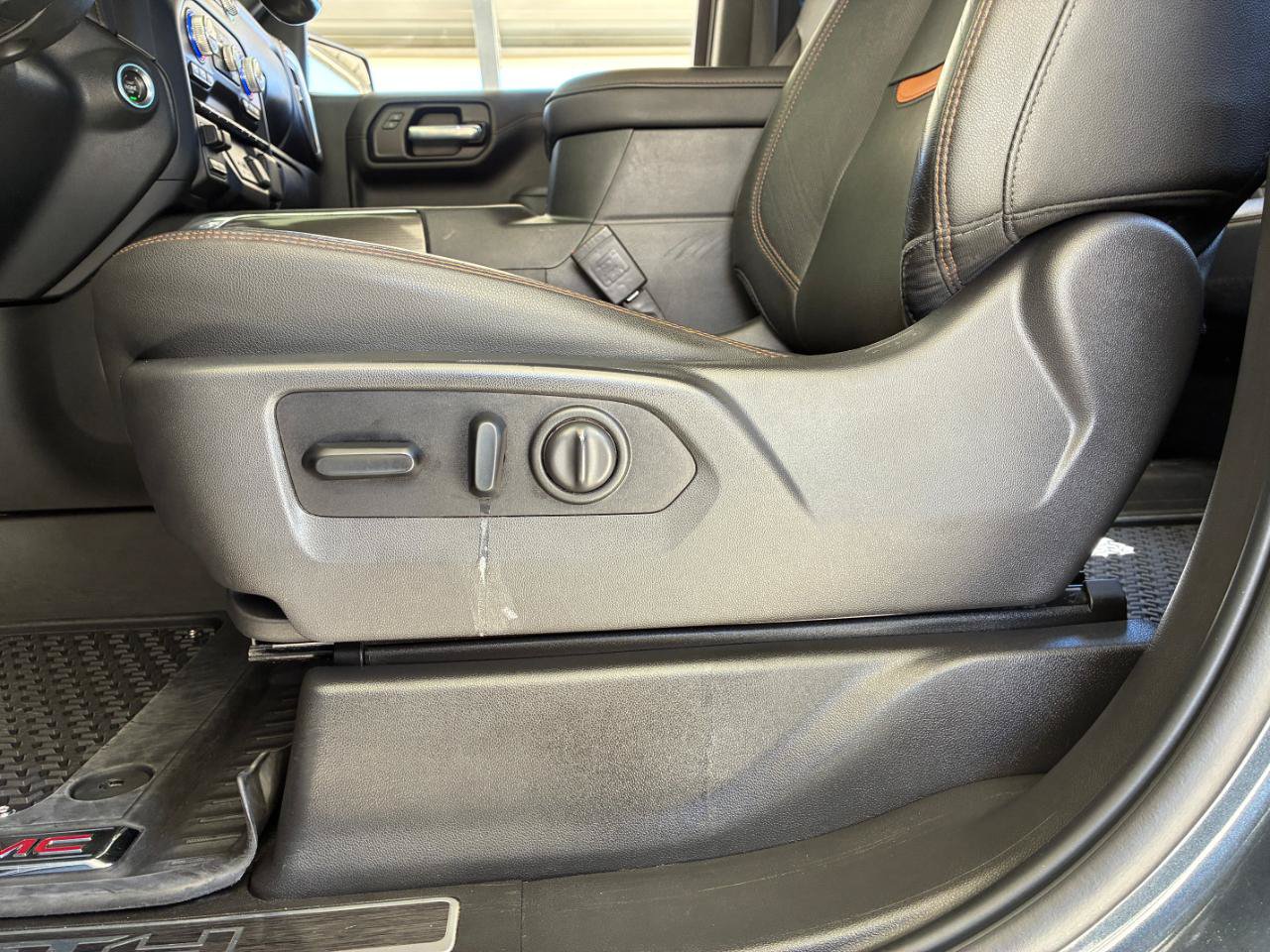 Used 2021 GMC Sierra 1500 AT4 w/ AT4 Premium Package AWD/4WD image 15