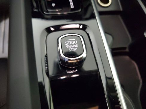 Used 2024 Volvo XC60 B5 Plus w/ Protection Package Premier AWD/4WD image 32