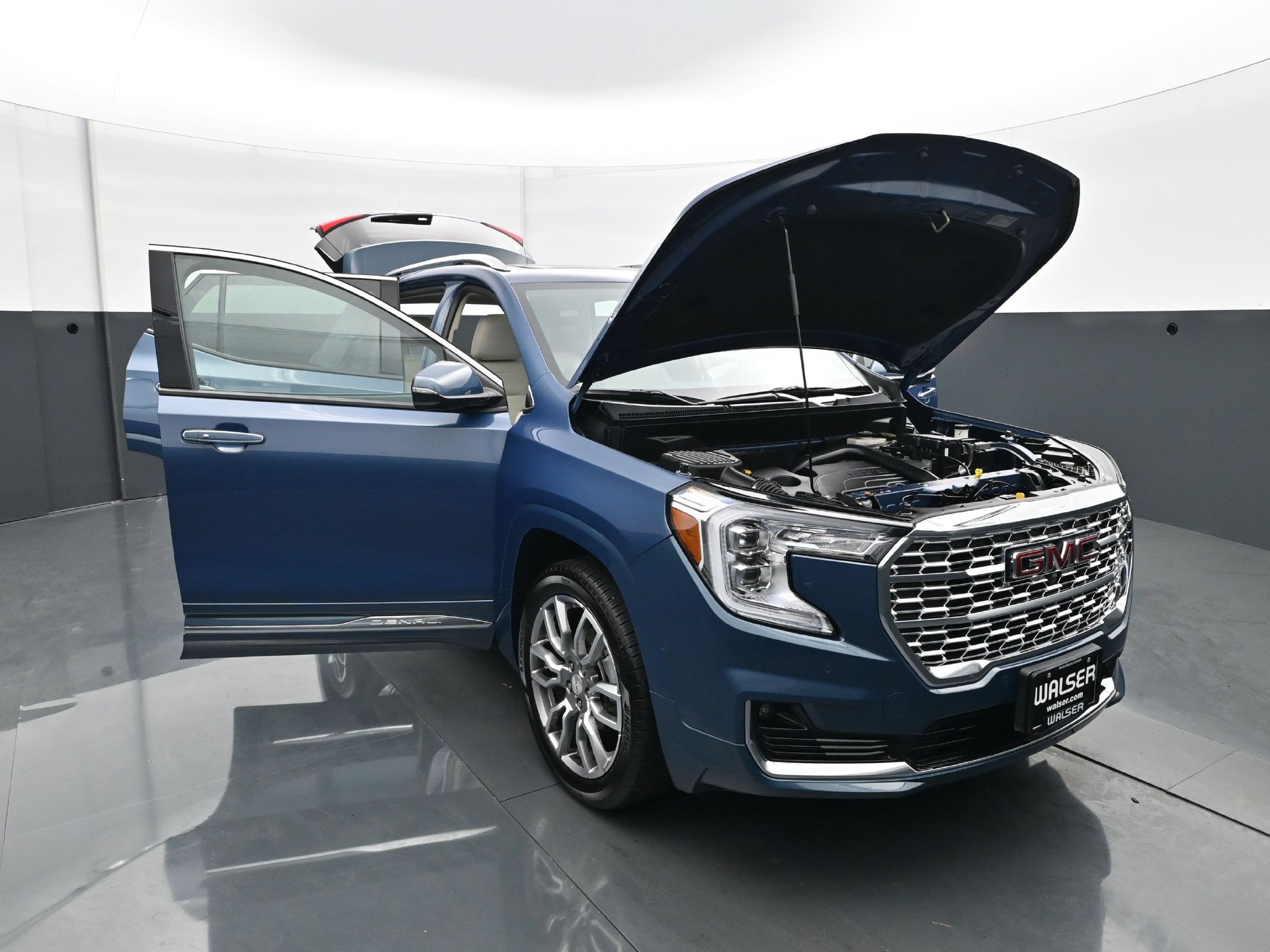 Used 2024 GMC Terrain Denali w/ Denali Premium Package AWD/4WD image 40