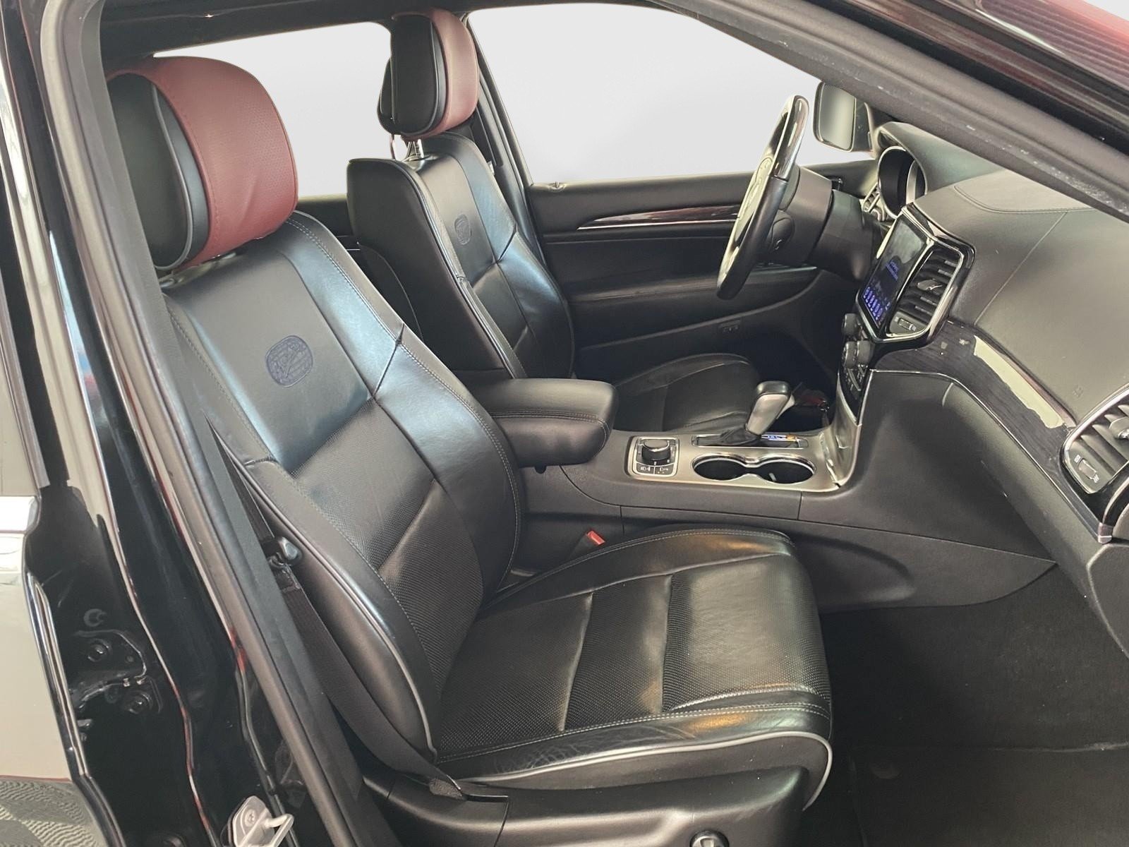 Used 2019 Jeep Grand Cherokee Overland AWD/4WD image 9